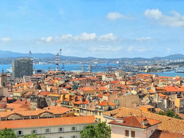 Toulon Haute Ville T5 97 m² Vue mer panoramique Garage