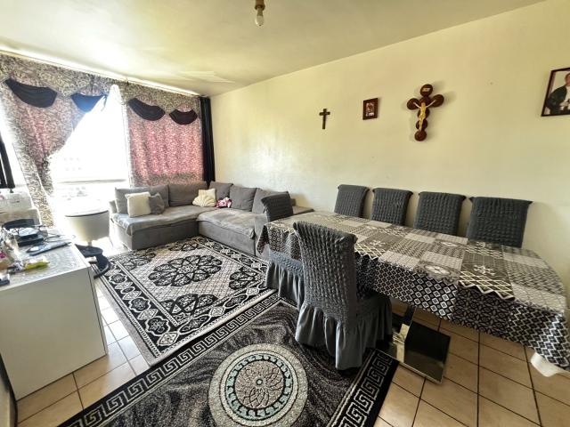 TOULON OUEST APPARTEMENT VENDU LOUE 3 CHAMBRES CAVE PARKING COLLECTIF