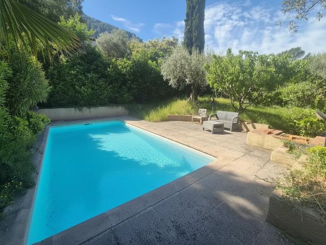 Toulon Ouest Maison T5 possible 4ch + piscine, sous sol et garage