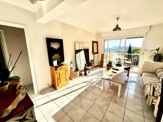 TOULON LA SERINETTE 3 PIECES TERRASSE VUE DEGAGEE ASCENCEUR CAVE