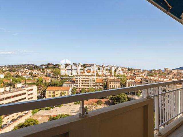 Toulon le mourillon t3 renove dans residence de standing