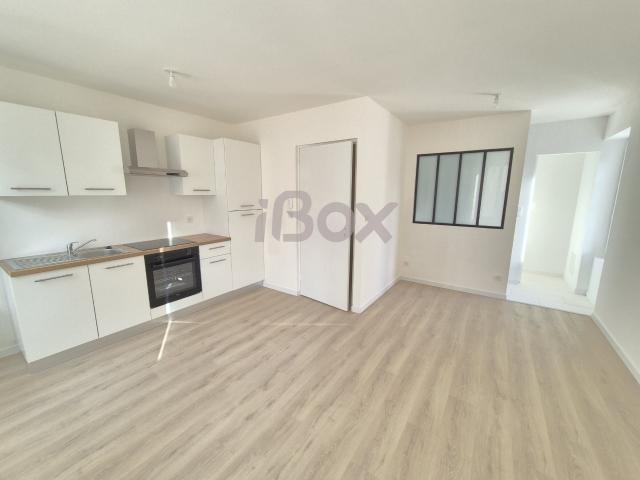 TOULON Saint Roch Appartement T1 refait à neuf + place de parking privée dans petite copropriété de 6 lots