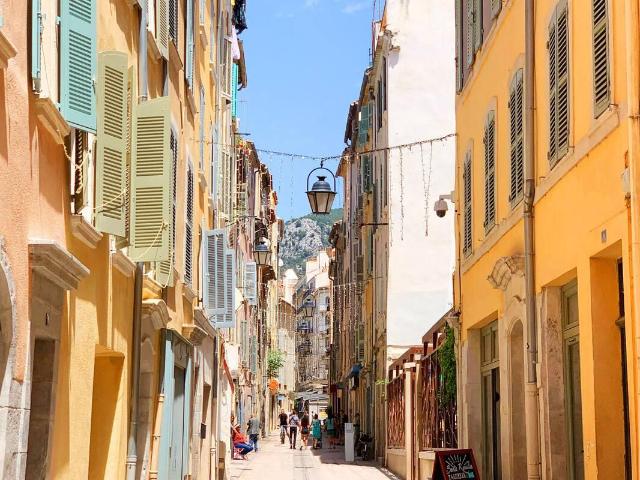 TOULON PLACE PUGET Duplex avec terrasse tropézienne au dernier étage