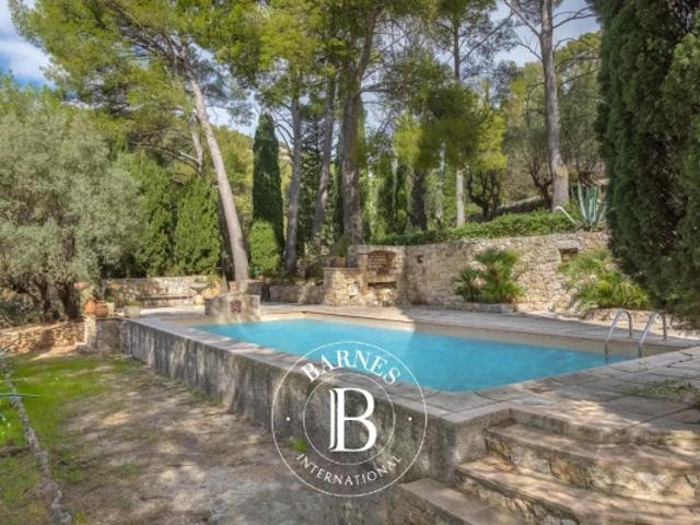 Toulon – Propriété 1,4 ha – Vue Dégagée Mer – Piscine – Tennis