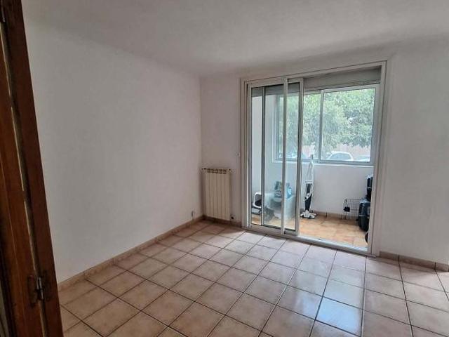 Toulon – T5 de 83,86 m² avec 4 chambres, balcons, loggias, cave et parking