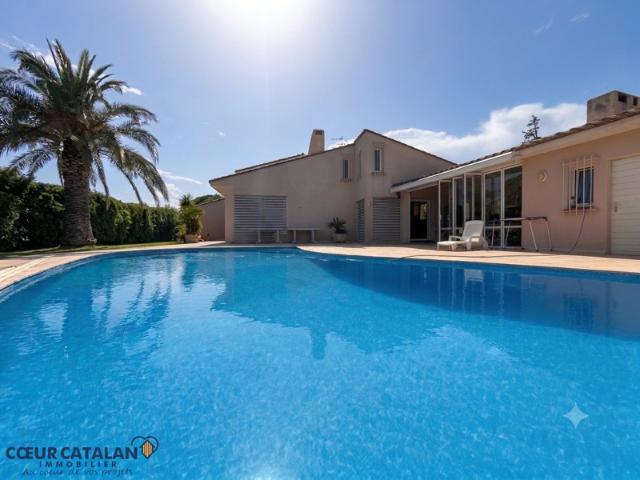 À VENDRE TOULOUGES Superbe villa Piscine & jardin arbo