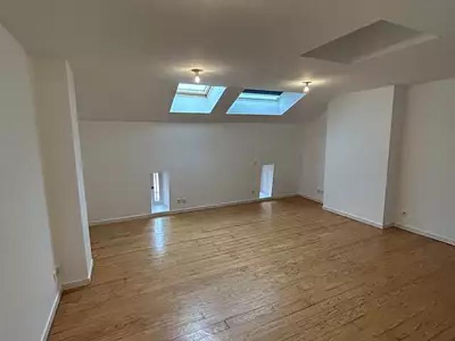 Toulouse 31000 Location appartement 1 pièce t1 au dernier étage