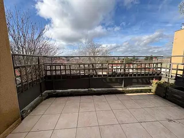Toulouse 31300 Achat / Vente appartement 4 pièces t4 au dernier étage piscine