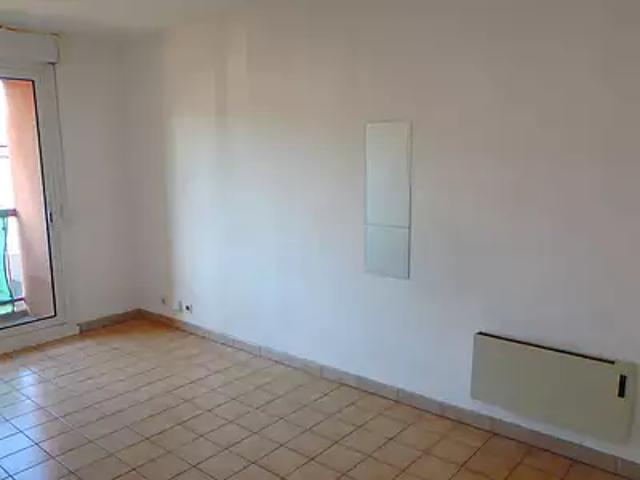 Toulouse 31400 Location appartement 1 pièce t1 au dernier étage