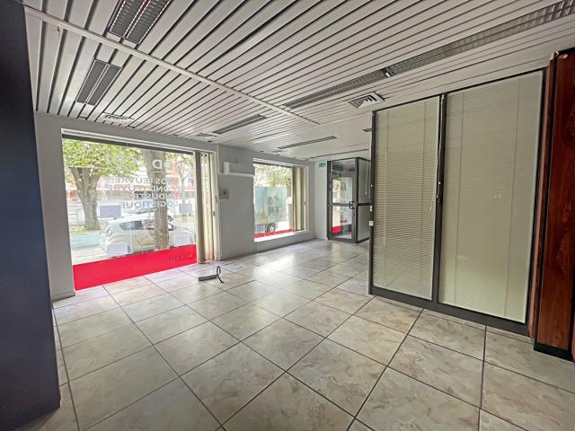 TOULOUSE Avenue de Muret Murs commerciaux de 97m2 avec 6 mètres de linéaire commercial