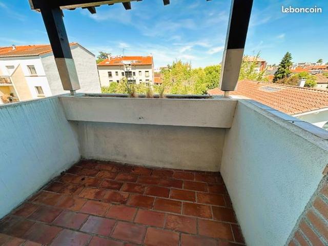 TOULOUSE BUSCA T3 en dernier étage petite terrasse idéal primo accédant ou investisseur