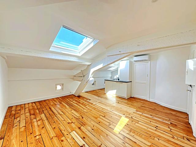 TOULOUSE Les Chalets T1 bis rénové et climatisé en dernier étage avec cave