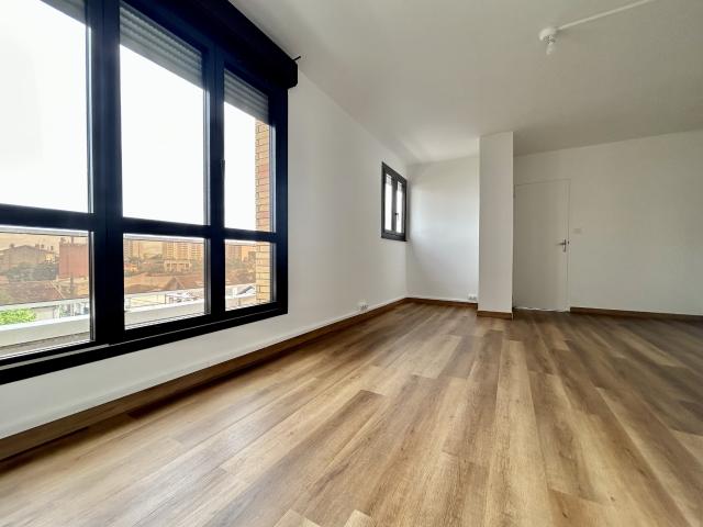 Toulouse, Quartier Saint Michel, T1 bis de 35m2 avec balcon, cellier et parking