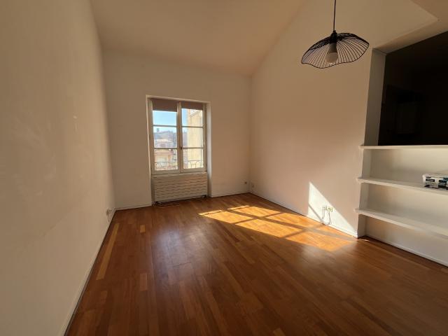 Toulouse secteur St Etienne/Carmes Appartement T1 bis duplex de 48.56 m2