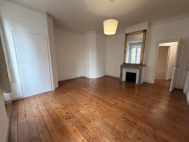 Toulouse, secteur SAINT ETIENNNE, à louer charmant T5 de 129,83m2