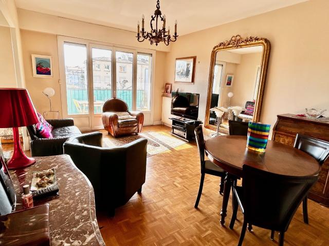 Appartement T3/4 traversant de 78 m2 à vendre Toulouse Saint Cyprien avec deux terrasses et parking