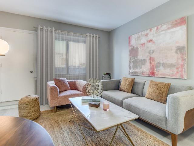 Tour d'Auteuil Studio Apartment for Rent at 2150 Boul De Maisonneuve O, Montréal, QC H3H 1L2