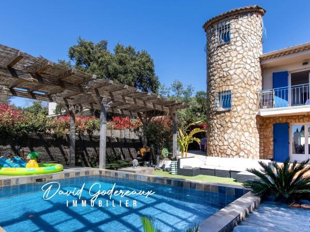 Tour de Mare Maison rénovée avec piscine au calme