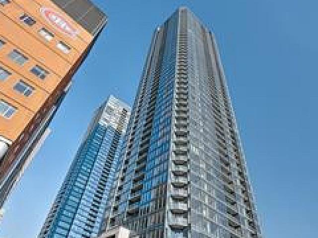 Tour Des Canadiens 3 Condo For Sale,1288 Rue St antoine,33rd F