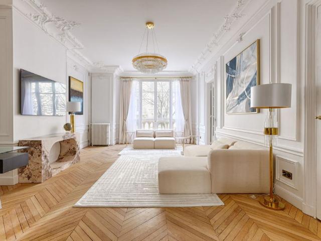 Tour Eiffel Exceptional Property