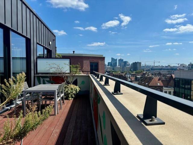 Tour & Taxis – Bright 2 bedroom penthouse with terraces