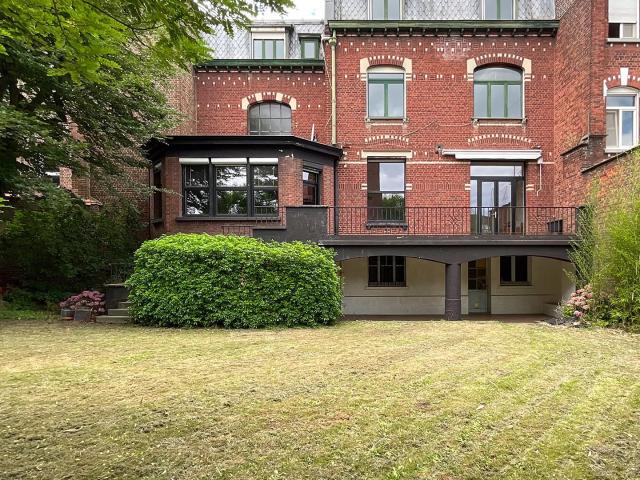 Tourcoing GARE Maison de Maitre à vendre 12 Pièces 407.22 m² 7 chambres Jardin Garage Sous sol complet
