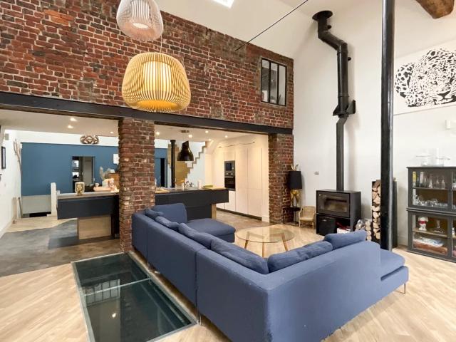 Tourcoing Maison esprit loft à vendre – 6 pièces – 229 m² – 5 chambres – Espace extérieur – Garage et carport