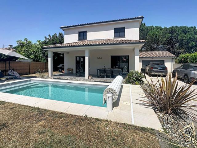 TOURNEFEUILLE Maison contemporaine meublée 5 pièces de 138 m² avec piscine et garage