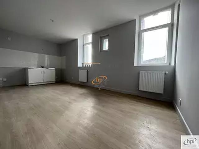 Tournemire 12250 Location appartement 2 pièces t2 au dernier étage