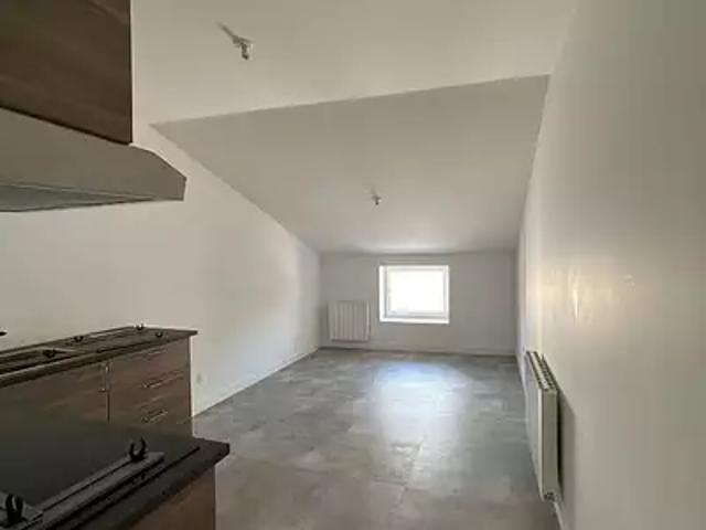 Tournus 71700 Location appartement 2 pièces t2 au dernier étage
