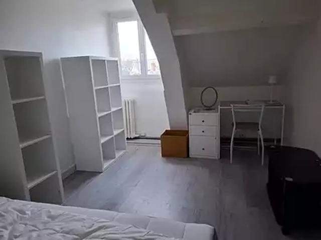 Tours 37000 Location appartement 1 pièce t1 au dernier étage