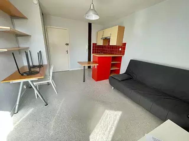 Tours 37000 Location appartement 1 pièce t1 au dernier étage