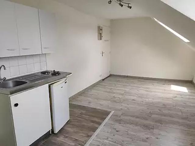 Tours 37000 Location appartement 1 pièce t1 au dernier étage