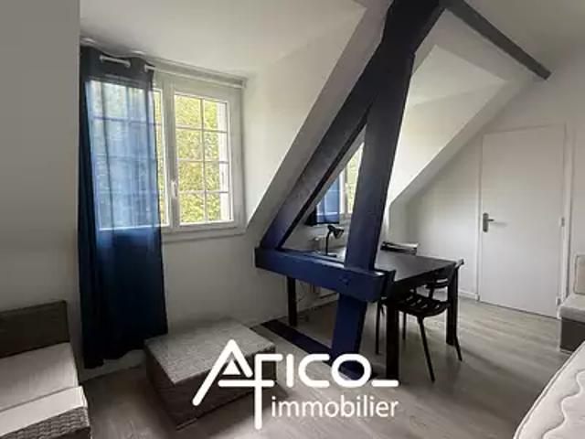 Tours 37000 Location appartement 1 pièce t1 au dernier étage parking