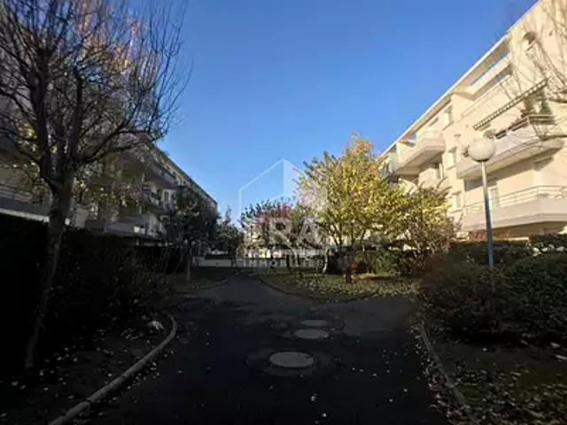 Tours 37100 Location appartement 2 pièces t2 au dernier étage cave