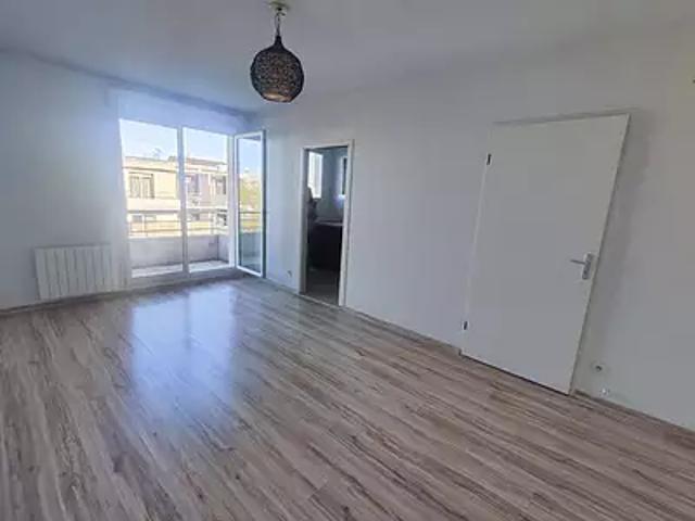 Tours 37100 Location appartement 2 pièces t2 au dernier étage cave