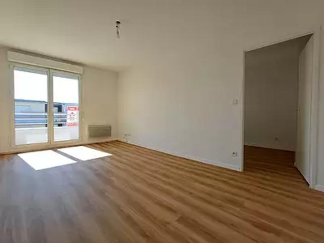 Tours 37100 Location appartement 2 pièces t2 au dernier étage cave