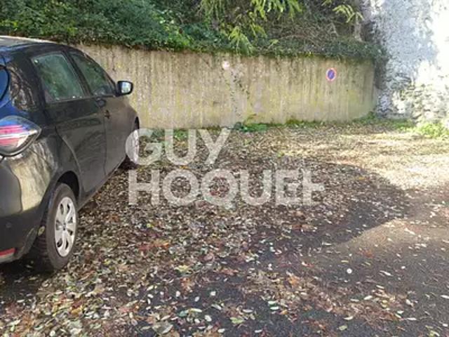 Tours 37100 Location parking au dernier étage