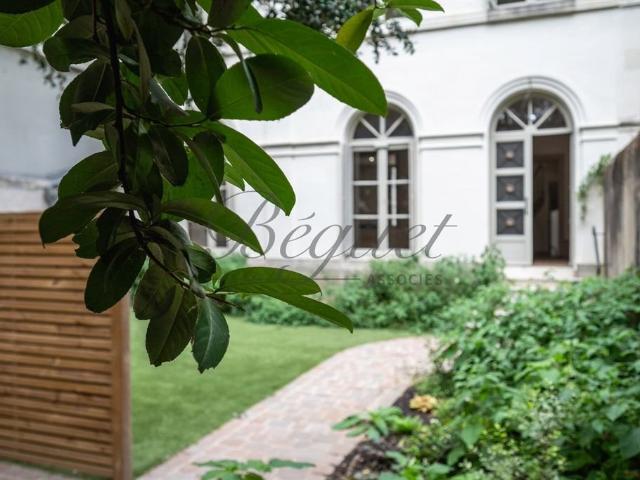 Tours centre 37000 Maison 330 m2 6 Chambres 2 Parkin. 330m² Tours