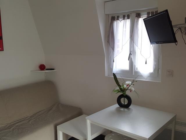 TOURS CENTRE studio meublé de 13,08m2