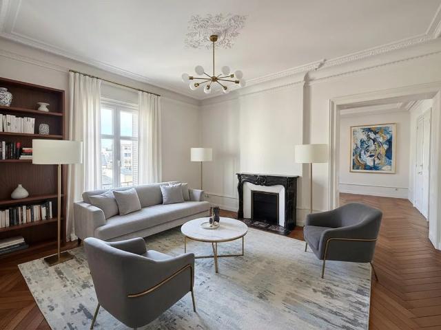 TOURS HYPER CENTRE – APPARTEMENT HAUSSMANNIEN D’EXCEPTION – 133 m² – ASCENSEUR