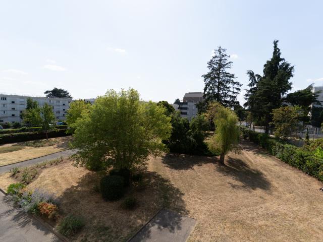 TOURS NORD T3 52 m2 BALCON PARKING CAVE ASCENSEUR