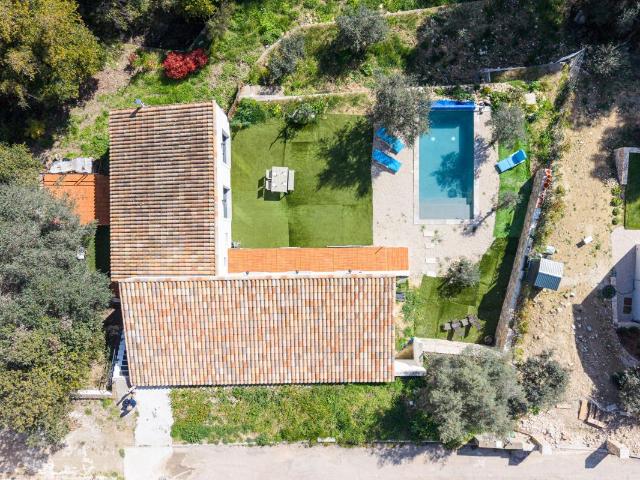 TOURRETTES LEVENS 25mn NICE Villa 122 m² avec piscine et vaste terrain