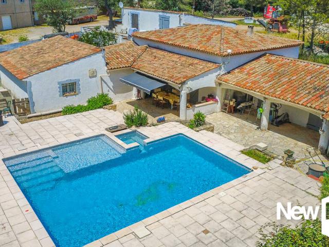 Tourrettes_ Propriété d’environ 200 m² avec piscine et deux appartements indépendants