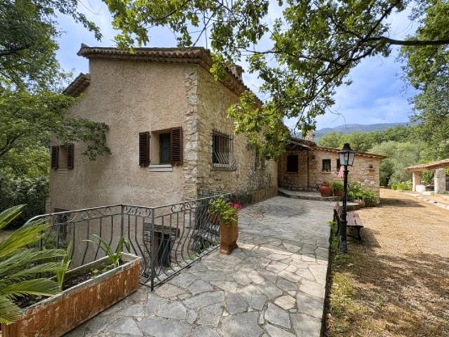 TOURRETTES SUR LOUP MAISON