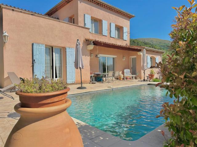 Tourrettes sur Loup Maison familiale avec piscine, vue mer
