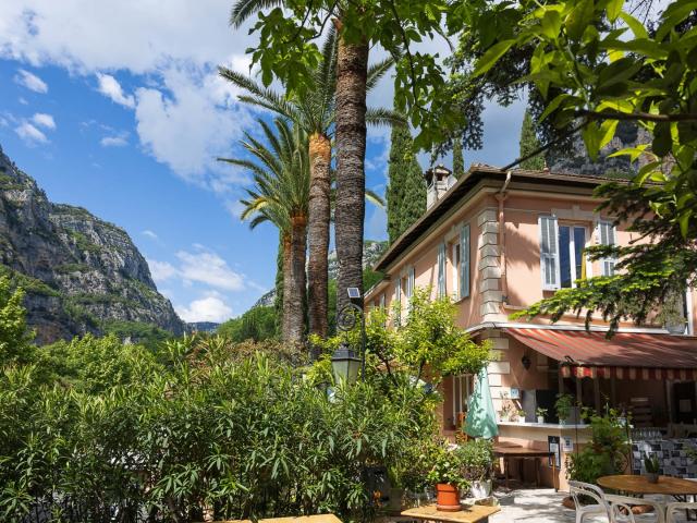TOURRETTES SUR LOUP: AUBERGE À VENDRE