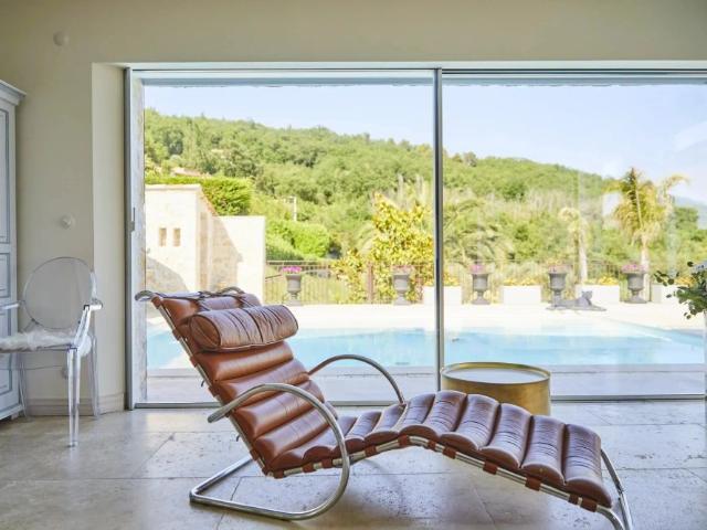 Tourrettes sur Loup Bastide provençale avec vue mer 4/5 chambres