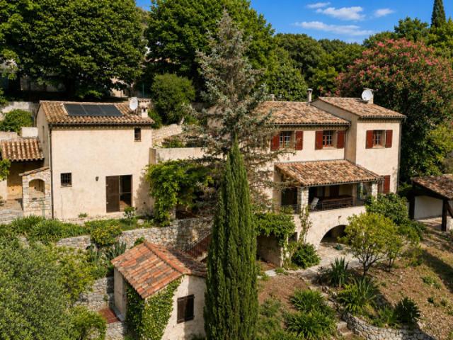 TOURRETTES SUR LOUP PONT DU LOUP: Superbe maison provença
