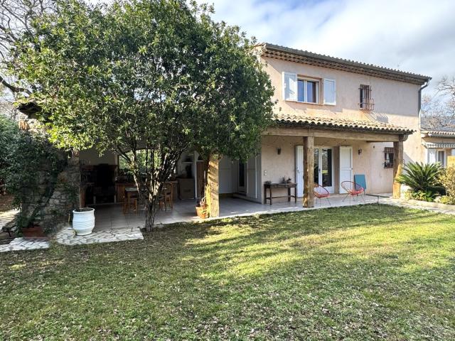 TOURRETTES SUR LOUP Villa provençale au calme absolu sur un terrain de 3900 m2 environ
